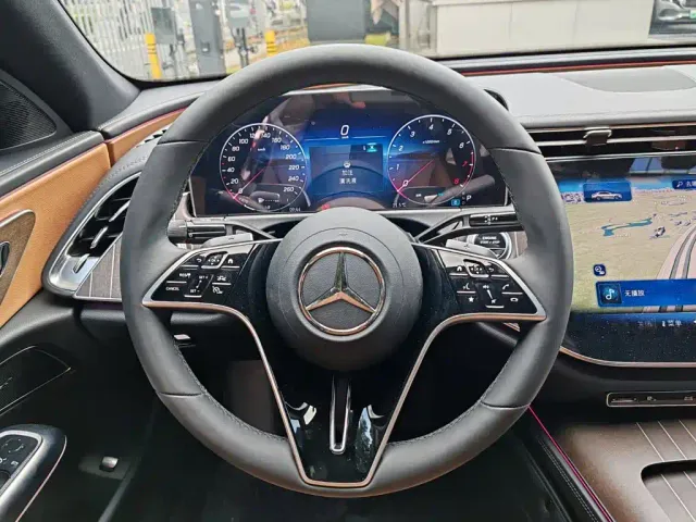 Mercedes-Benz E-Class — Фото автомобиля 9