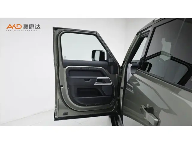 Land Rover Defender — Фото автомобиля 10