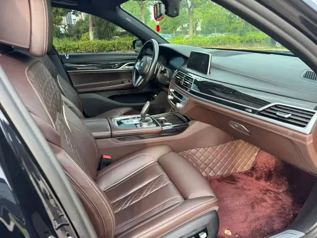 BMW 7 Series — Фото автомобиля 17