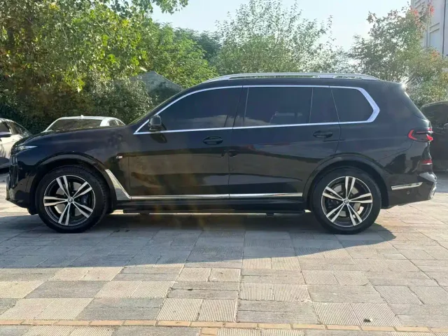 BMW X7 — Фото автомобиля 4