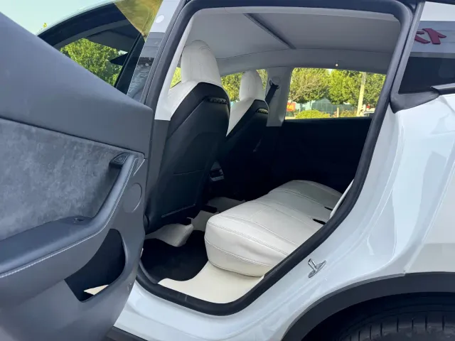 Tesla Model Y — Фото автомобиля 9