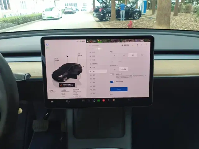 Tesla Model Y — Фото автомобиля 12