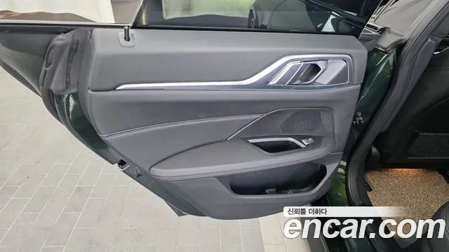 BMW i4 — Фото автомобиля 23