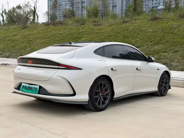 IM Motors L6 — Фото автомобиля 9