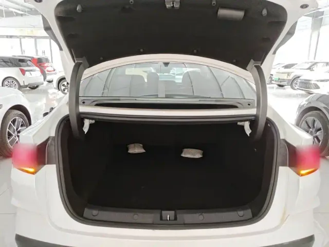 BYD Qin L — Фото автомобиля 18