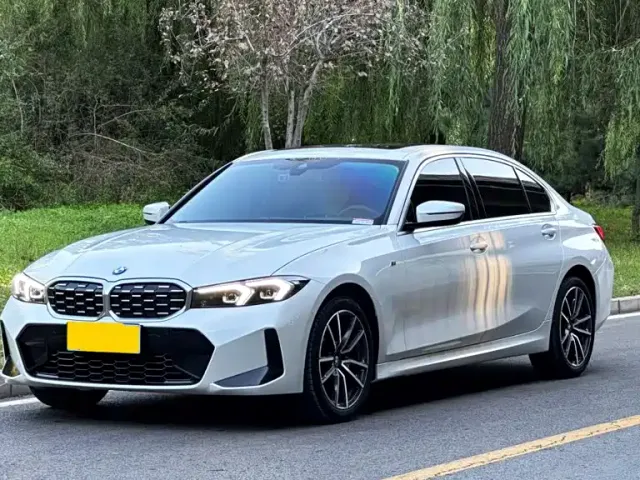 Фотография автомобиля — BMW 3 Series