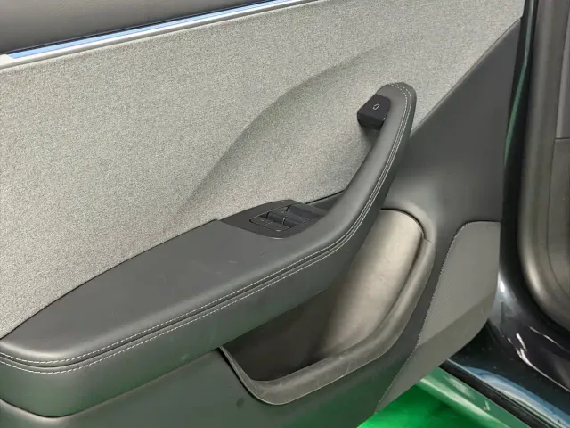 Tesla Model 3 — Фото автомобиля 8