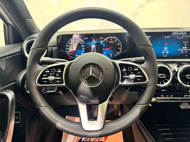 Mercedes-Benz A-Class — Фото автомобиля 12