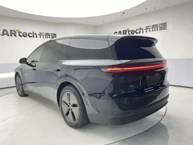 Li Auto i8 — Фото автомобиля 7