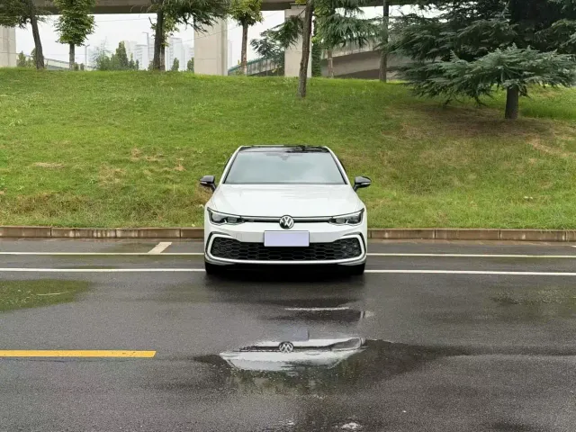 Volkswagen Golf — Фото автомобиля 2