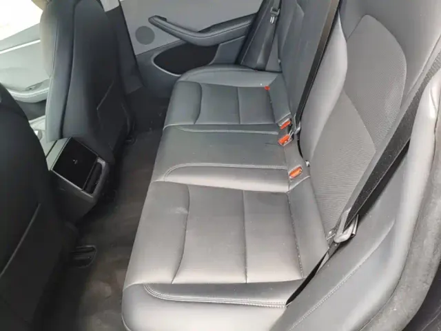 Tesla Model 3 — Фото автомобиля 16