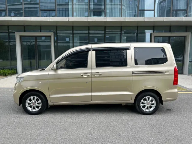 Wuling Hongguang V — Фото автомобиля 12