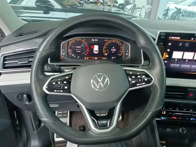 Volkswagen Tiguan L — Фото автомобиля 10