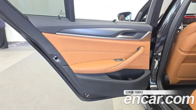 BMW 5 Series G30 — Фото автомобиля 14