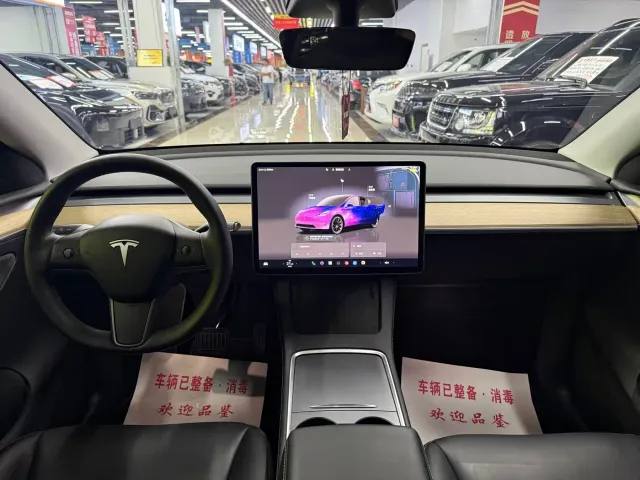 Tesla Model Y — Фото автомобиля 6