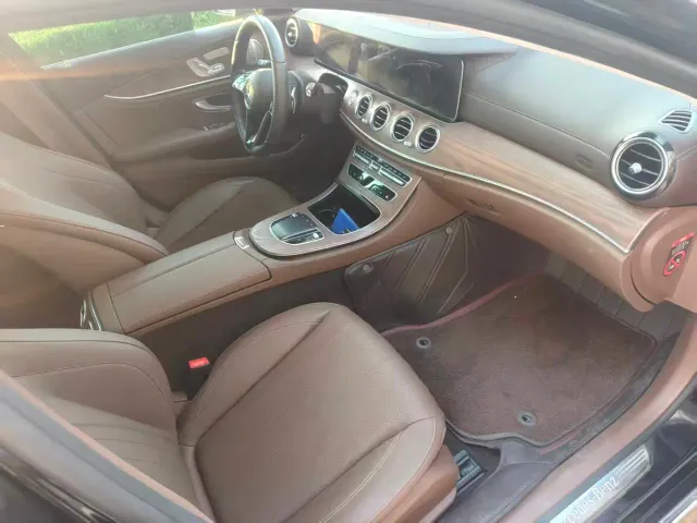 Mercedes-Benz E-Class — Фото автомобиля 7