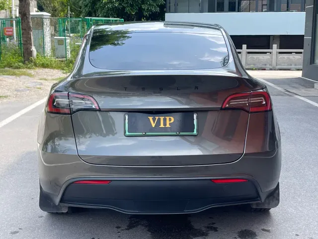 Tesla Model Y — Фото автомобиля 5