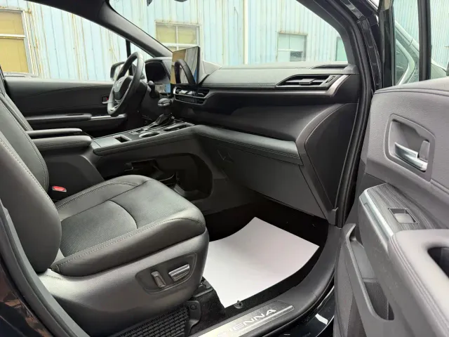 Toyota Sienna — Фото автомобиля 7