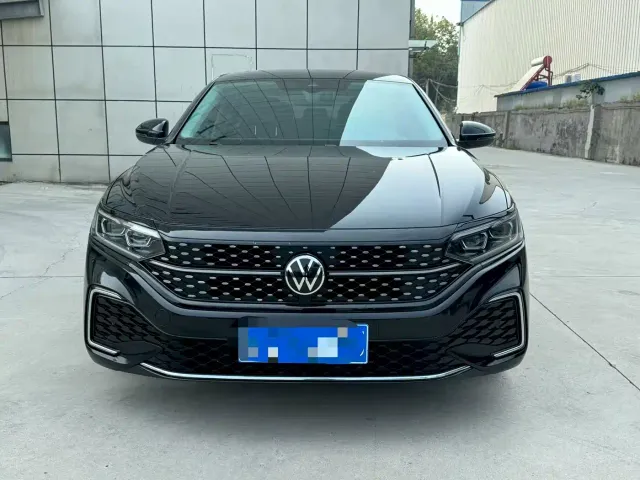 Volkswagen Passat — Фото автомобиля 2