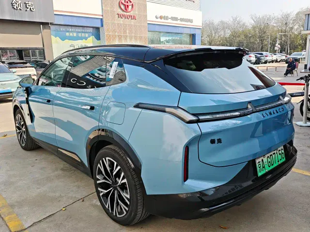 Lynk & Co 08 EM-P — Фото автомобиля 2