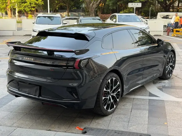 ZEEKR Zeekr 001 2026 Base Model — Фото автомобиля 4