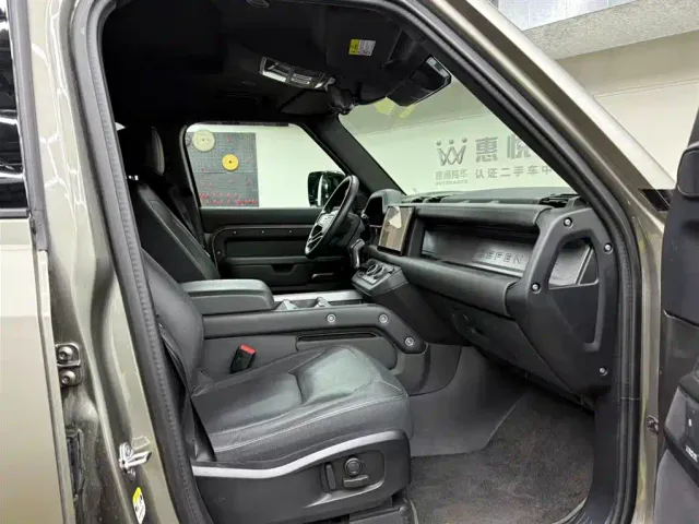 Land Rover Defender — Фото автомобиля 6