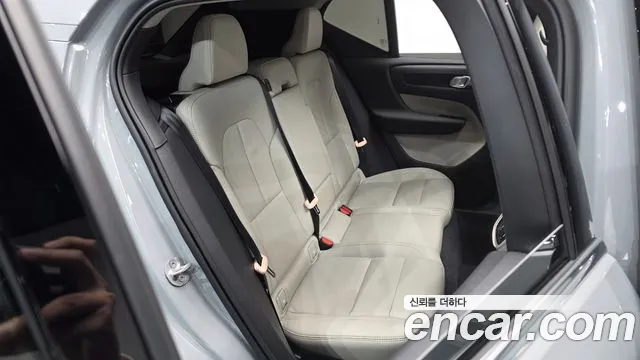 Вольво XC40 B4 Ultra Bright — Фото автомобиля 11