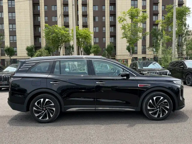 Hongqi HS7 PHEV — Фото автомобиля 15