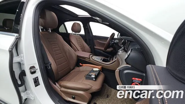 Mercedes-Benz E-Class — Фото автомобиля 23