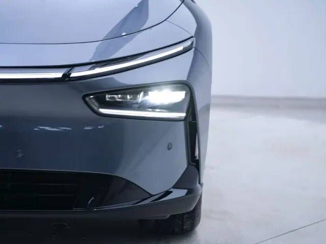 Xpeng P7+ — Фото автомобиля 24