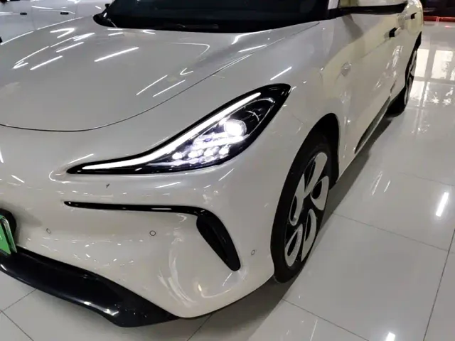 IM Motors LS6 — Фото автомобиля 17