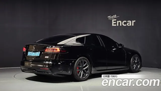 Tesla Model S — Фото автомобиля 2