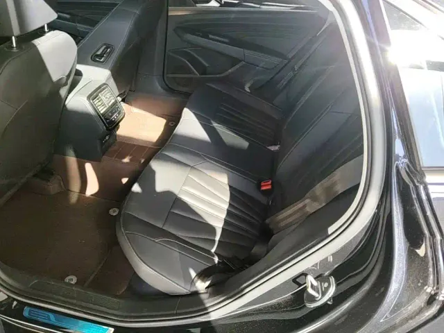 Volkswagen Passat — Фото автомобиля 16