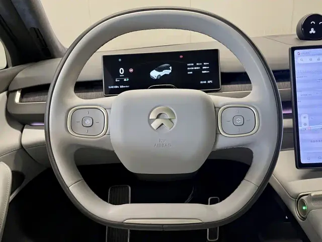 Nio ES8 — Фото автомобиля 14