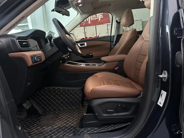 Ford Explorer — Фото автомобиля 8