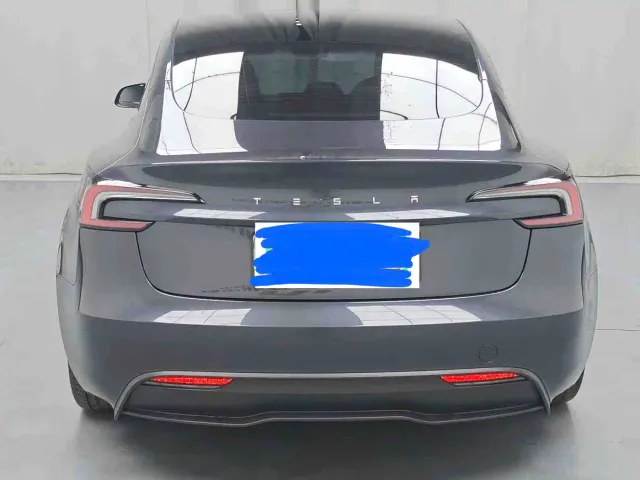 Tesla Model 3 — Фото автомобиля 10