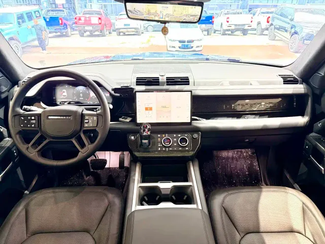 Land Rover Defender — Фото автомобиля 9