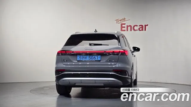 Audi Q4 e-tron — Фото автомобиля 4