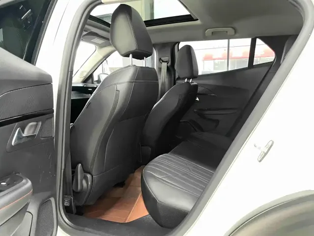 Peugeot 2008 — Фото автомобиля 10