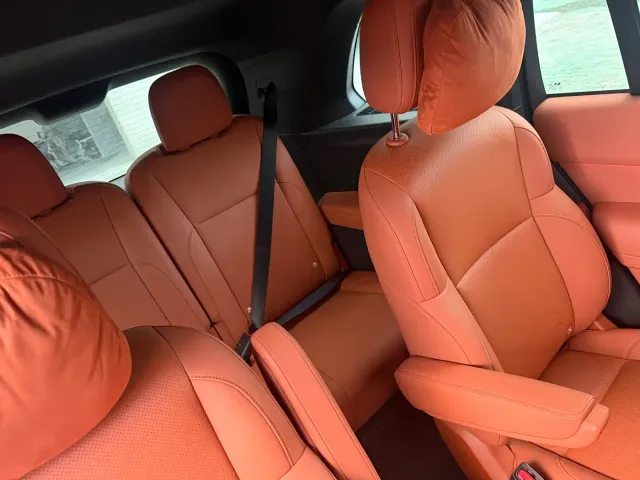 Li Auto L8 — Фото автомобиля 10