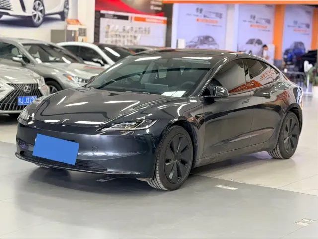 Фотография автомобиля — Tesla Model 3