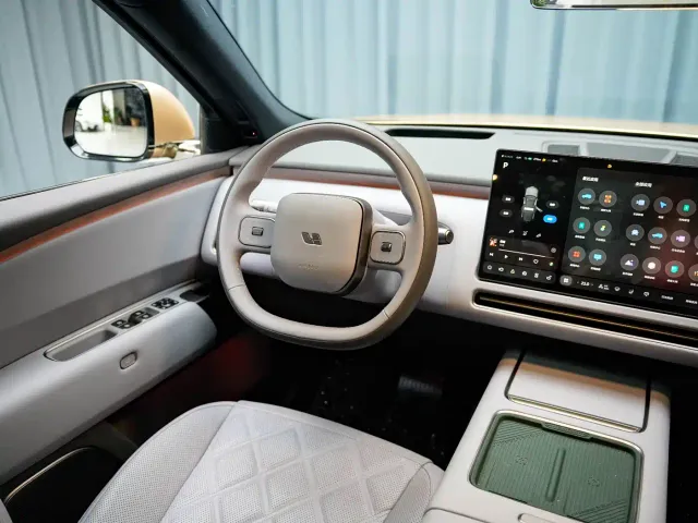 Li Auto L9 — Фото автомобиля 5