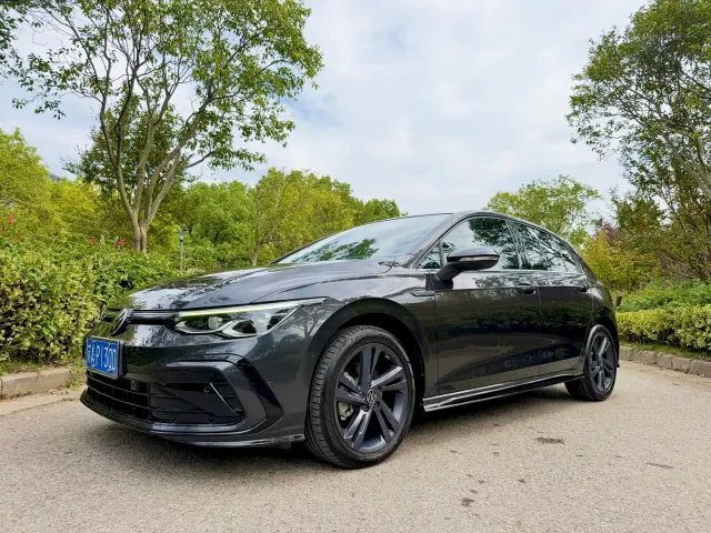 Фотография автомобиля — Volkswagen Golf