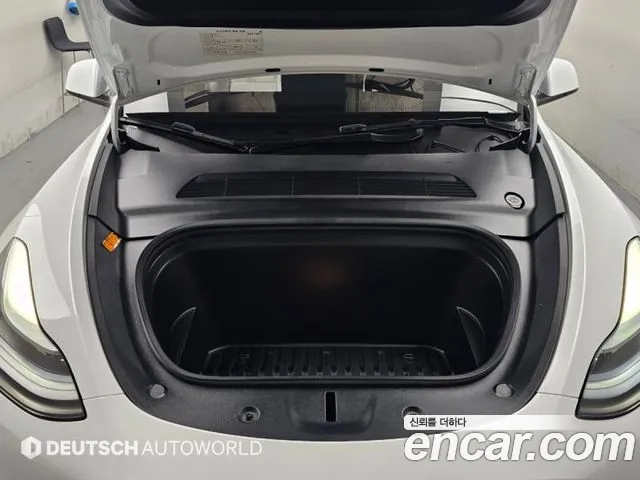 Tesla Model Y — Фото автомобиля 6