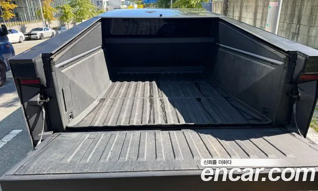 Tesla Cybertruck — Фото автомобиля 12