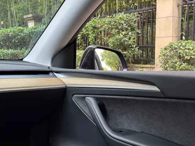 Tesla Model Y — Фото автомобиля 10