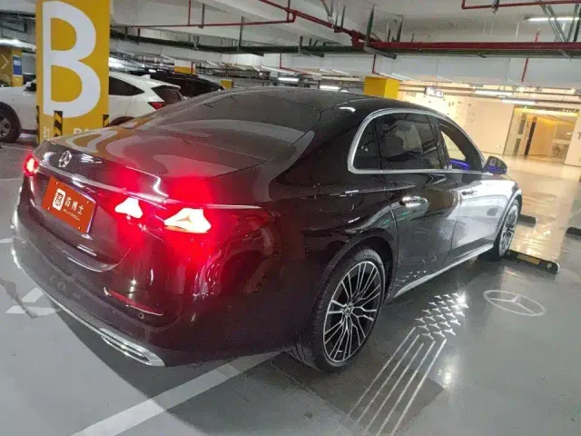 Mercedes-Benz E-Class — Фото автомобиля 2