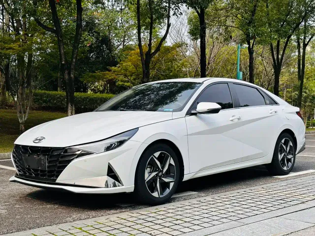 Фотография автомобиля — Hyundai Elantra