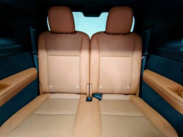Li Auto L8 — Фото автомобиля 10