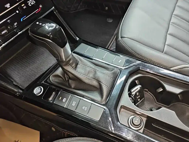 Volkswagen Passat 2023 Facelift 330TSI Starlight Elite Edition — Фото автомобиля 13